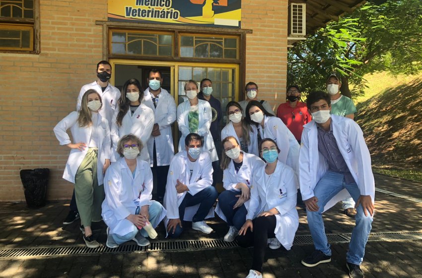 ALUNOS DE MEDICINA DA UNIEDUK VISITAM POSTO VETERINÁRIO DE JAGUARIÚNA