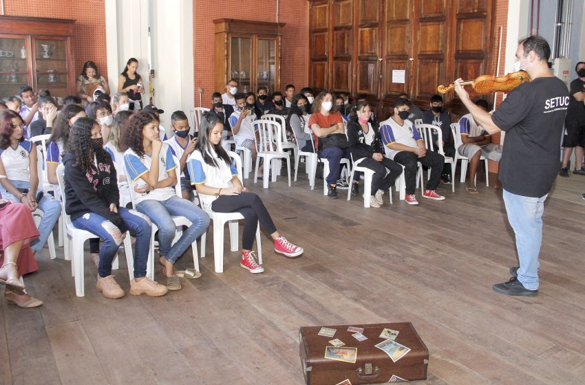 “JAGUARIÚNA DESVAIRADA” RECEBE ESTUDANTES MUNICIPAIS NA FAZENDA DA BARRA ATÉ SEXTA-FEIRA