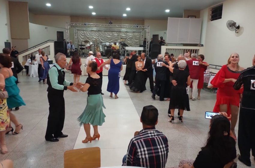 ESTÃO ABERTAS AS INSCRIÇÕES PARA AULA DE DANÇA PARA A MELHOR IDADE