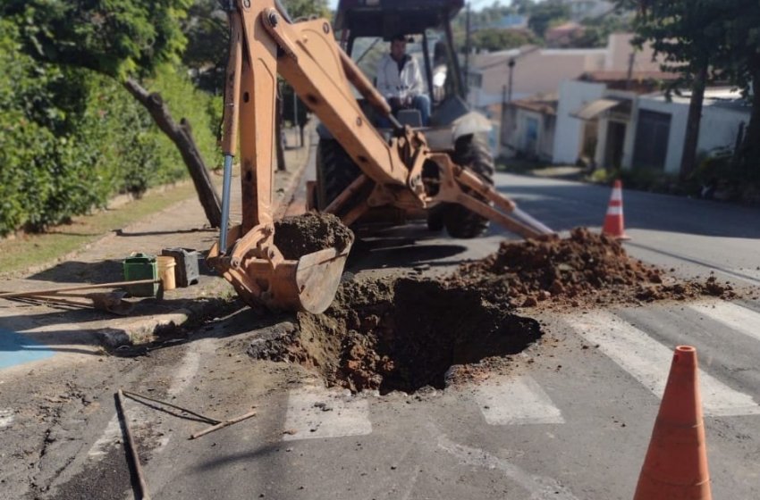 ROMPIMENTO DE ADUTORA INTERROMPE ABASTECIMENTO EM SEIS BAIRROS 
