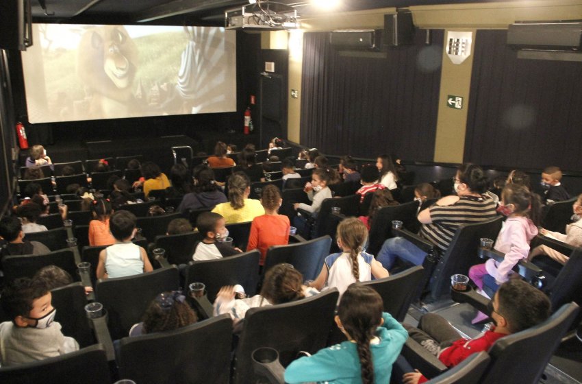 CINE RENOVIAS EXIBE SESSÕES DE FILMES NO CENTRO CULTURAL DE JAGUARIÚNA