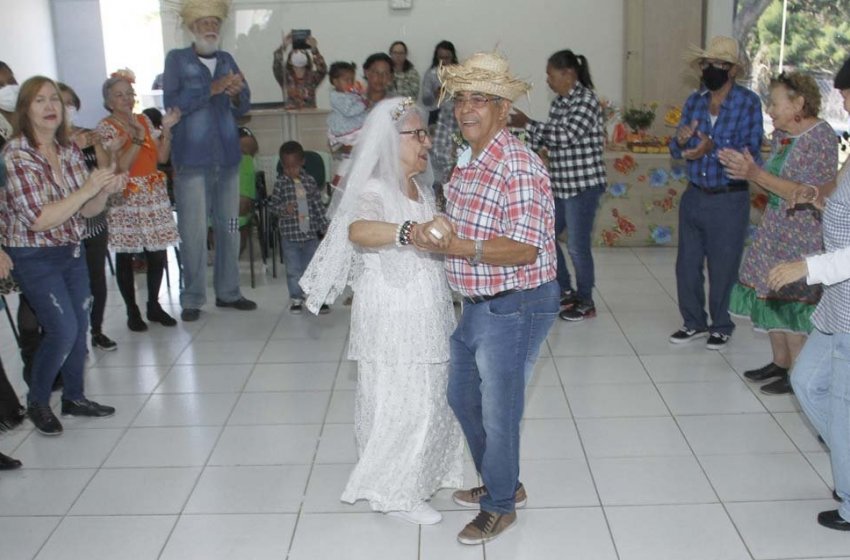 FESTA JUNINA AGITA CRAS-NASSIF E INTEGRA GRUPOS ATENDIDOS