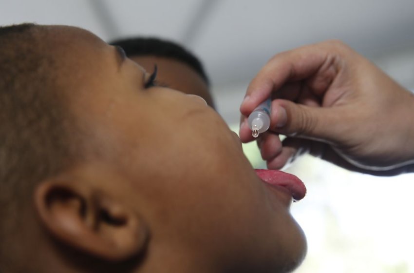 SAÚDE APLICA 1.197 DOSES NO ‘DIA D’ DA CAMPANHA MULTIVACINAÇÃO E CONTRA A PÓLIO