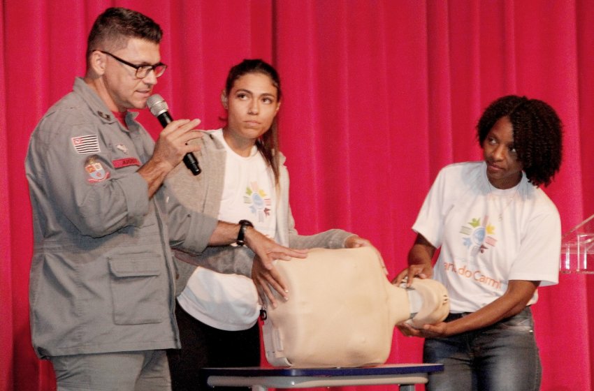EDUCADORES MUNICIPAIS DE JAGUARIÚNA FAZEM TREINAMENTO DE PRIMEIROS SOCORROS