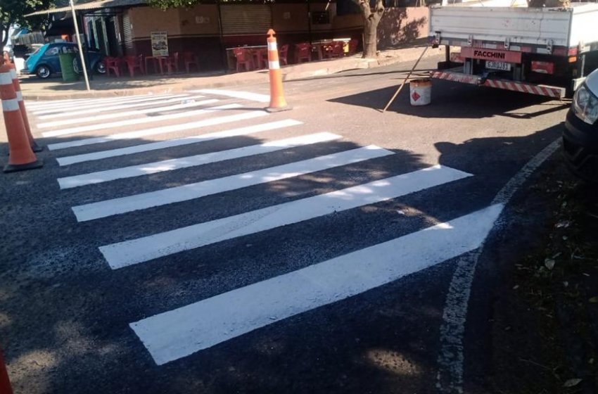 MOBILIDADE URBANA REALIZA PINTURA DE SINALIZAÇÃO DE SOLO NA RUA MARANHÃO 