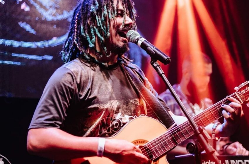FEIRA NOTURNA TERÁ SHOW DA BANDA MOSAICO BRASILEIRO