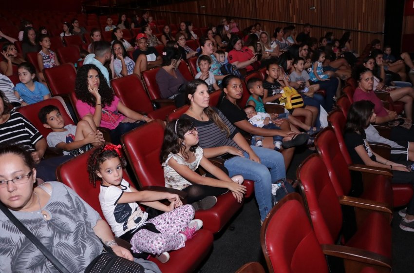 FIM DE SEMANA TEM ‘FESTIVAL DE TALENTOS’ E ‘OS TRÊS PORQUINHOS’