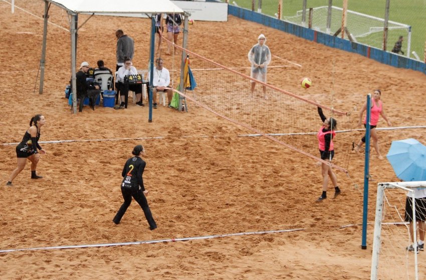 DOMINGO TEM CAMPEONATO MUNICIPAL DE VOLEI DE PRAIA 4X4 NO CENTRO DE LAZER DO TRABALHADOR