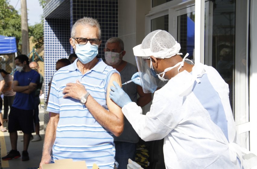 VACINAÇÃO CONTRA A COVID SERÁ EXCLUSIVA PARA PESSOAS DE 67 ANOS NESTA SEGUNDA-FEIRA EM JAGUARIÚNA
