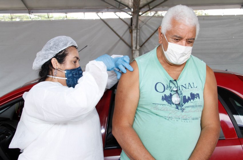 JAGUARIÚNA INICIA VACINAÇÃO CONTRA A COVID DE PESSOAS A PARTIR DE 63 ANOS NESTA QUINTA-FEIRA
