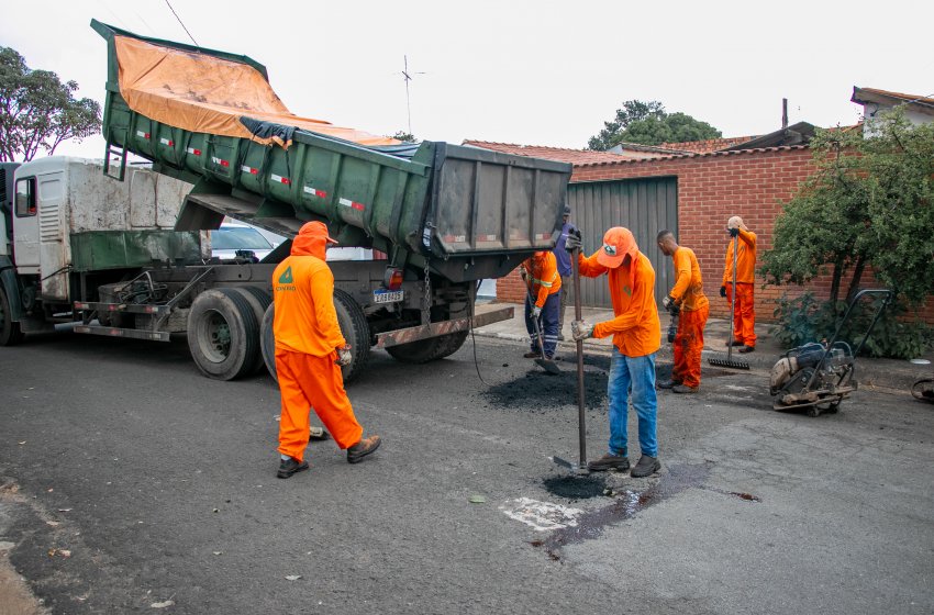 PREFEITURA REALIZA OPERAÇÃO TAPA-BURACOS NESTA SEGUNDA