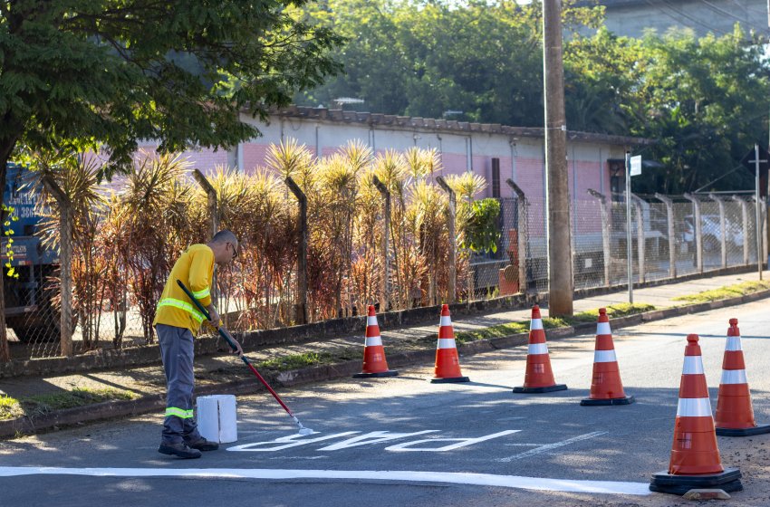 MOBILIDADE REALIZA PINTURA DE SINALIZAÇÃO DE SOLO NESTA SEGUNDA