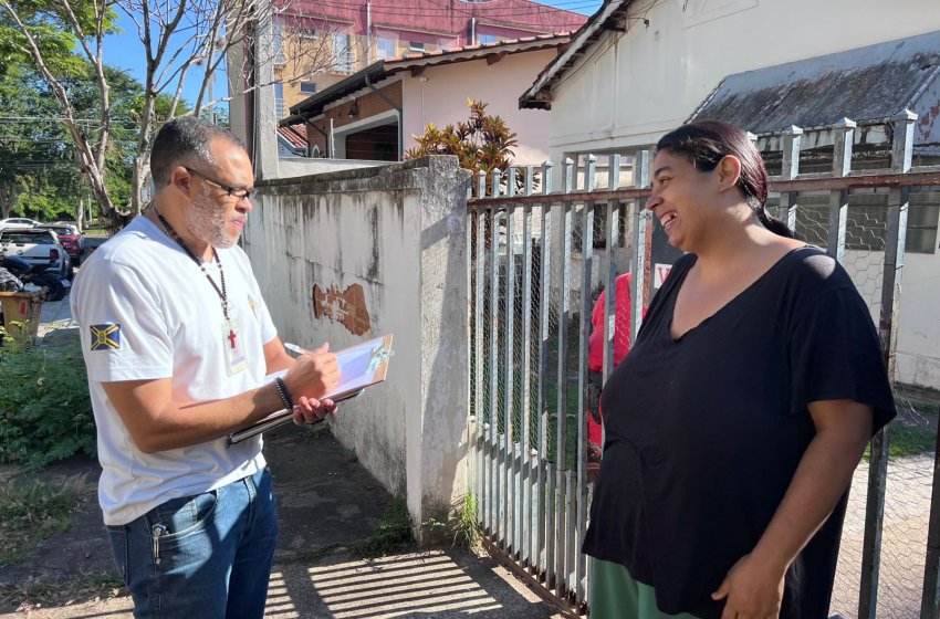 JAGUARIÚNA ORIENTA POPULAÇÃO SOBRE A IMPORTÂNCIA DE RECEBER OS AGENTES DE SAÚDE EM CASA