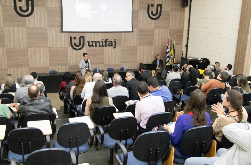 JAGUARIÚNA REÚNE LÍDERES E ESPECIALISTAS PARA DISCUTIR INOVAÇÃO E CIDADES INTELIGENTES