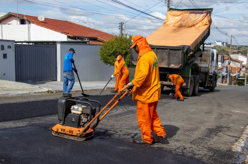 PREFEITURA REALIZA OPERAÇÃO TAPA-BURACOS NESTA SEXTA