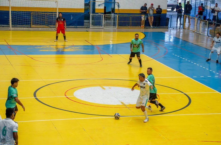     INVICTO, OLÍMPICO SEGUE LIDERANDO O FUTSAL VETERANOS 