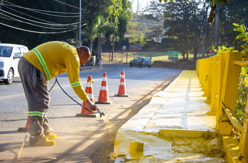 MOBILIDADE URBANA REALIZA PINTURA DE PONTE NA RUA MARANHÃO