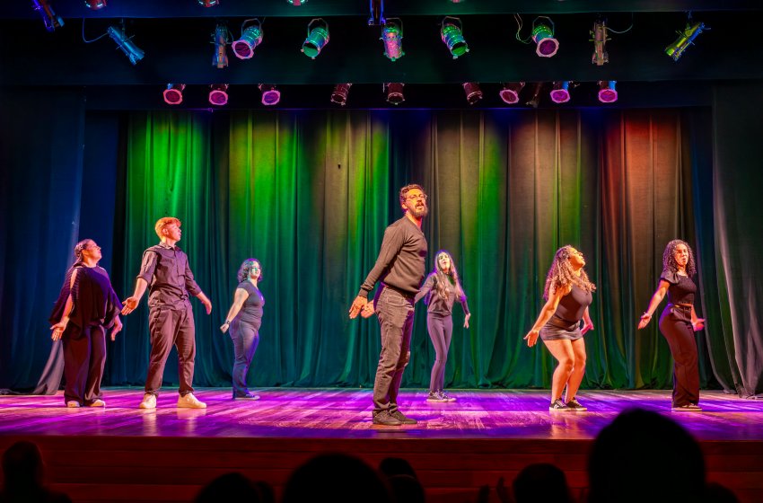 ESPETÁCULO ‘NOITE DOS MUSICAIS’ LOTA TEATRO MUNICIPAL DONA ZENAIDE