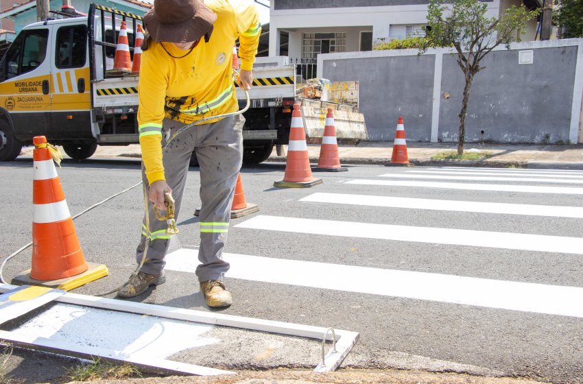 MOBILIDADE REALIZA PINTURA DE SINALIZAÇÃO DE SOLO NESTA QUINTA