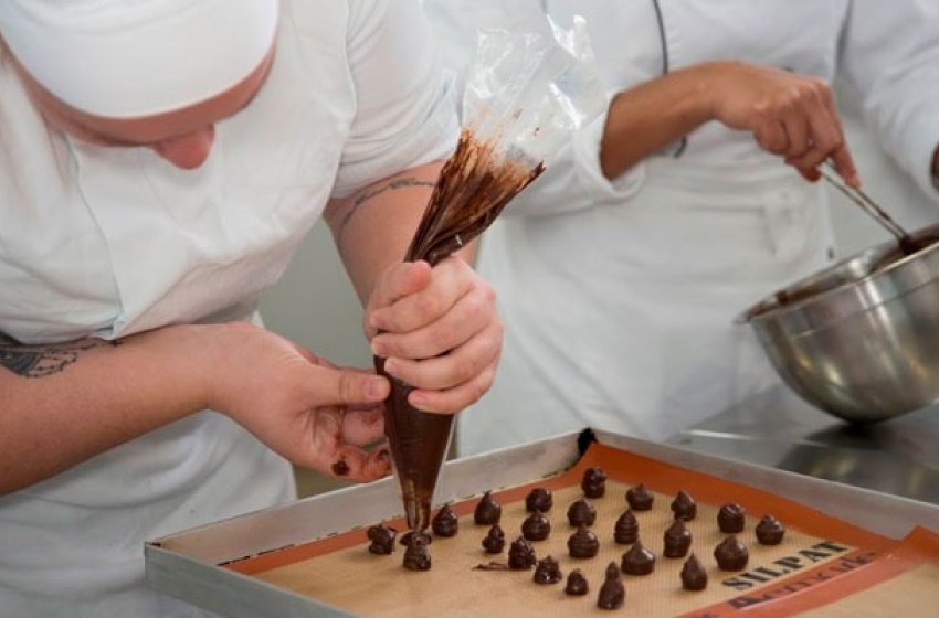 FUNDO SOCIAL ABRE INSCRIÇÕES PARA CURSO GRATUITO DE CONFEITARIA NA PRÓXIMA SEGUNDA