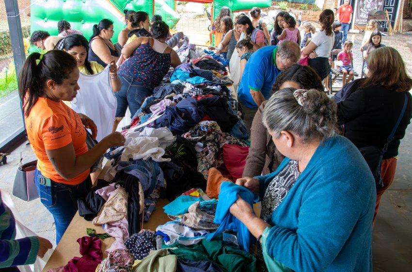 ‘JAGUARIÚNA SOLIDÁRIA’ FAZ A ALEGRIA DAS CRIANÇAS NA SEDE DOS ABUTRE’S