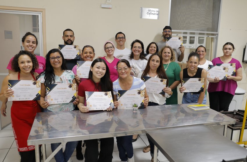 15 ALUNOS CONCLUEM CURSO GRATUITO DE CONFEITARIA DO FUNDO SOCIAL 