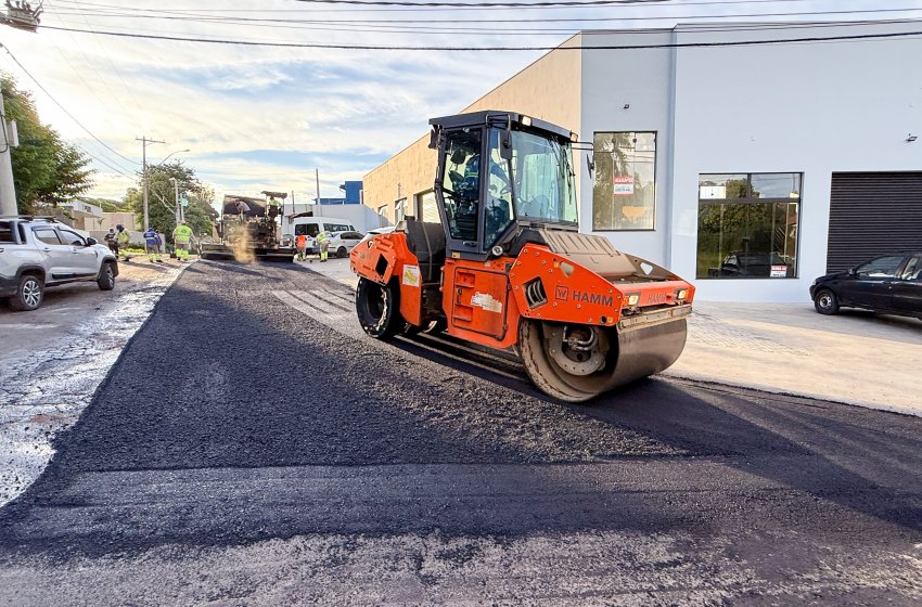 PREFEITURA REALIZA RECAPEAMENTO NA RUA SOUZA 
