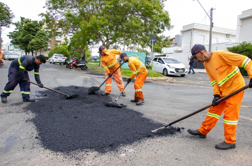 PREFEITURA REALIZA OPERAÇÃO TAPA-BURACOS NESTA TERÇA