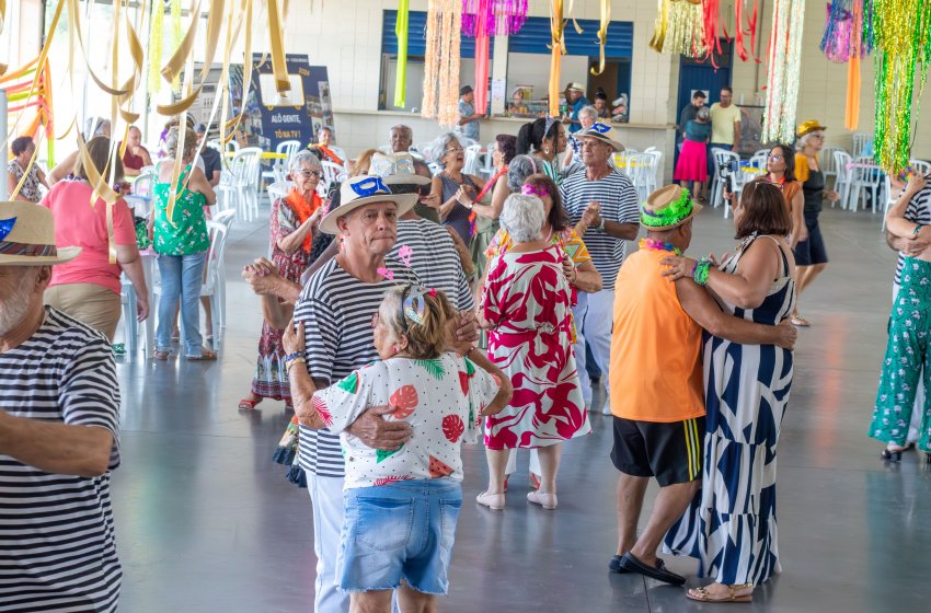SEXTA-FEIRA TEM BAILE DE CARNAVAL DA TERCEIRA IDADE NO BOULEVARD