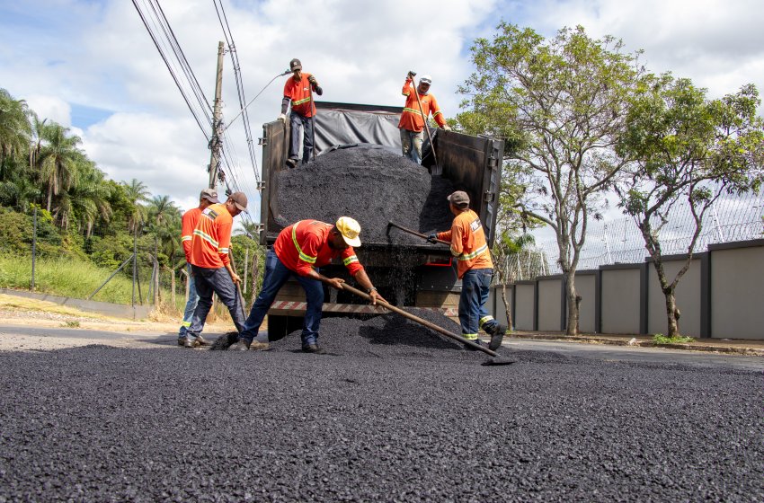 PREFEITURA REALIZA OPERAÇÃO TAPA-BURACOS NESTA SEXTA