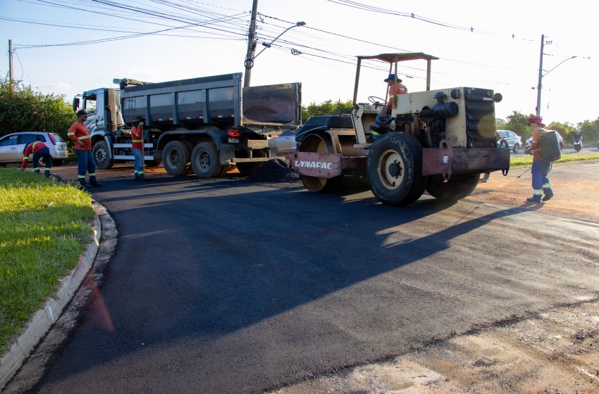 PREFEITURA REALIZA SERVIÇO DE RECUPERAÇÃO ASFÁLTICA 