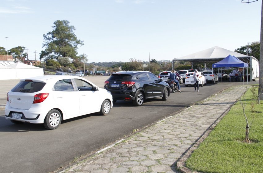 DOSES ENVIADAS PELO GOVERNO DO ESTADO ACABAM E JAGUARIÚNA SUSPENDE VACINAÇÃO ACIMA DE 40 ANOS