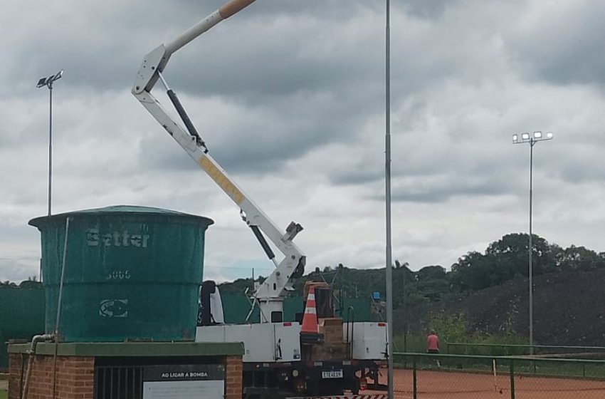 COMPLEXO MUNICIPAL DE TÊNIS DE JAGUARIÚNA GANHA NOVA ILUMINAÇÃO DE LED