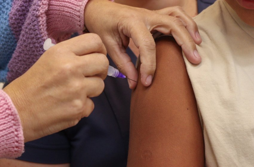 JAGUARIÚNA MANTÉM VACINAÇÃO CONTRA GRIPE E PNEUMONIA E REFORÇA PROTEÇÃO DURANTE O INVERNO
