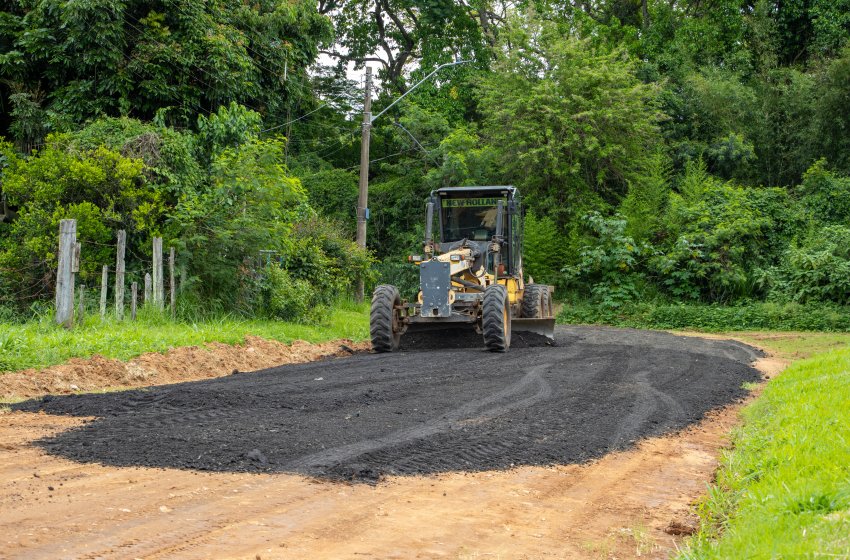 PREFEITURA REALIZA MANUTENÇÃO NA ESTRADA DO FLORESTA NESTA QUINTA