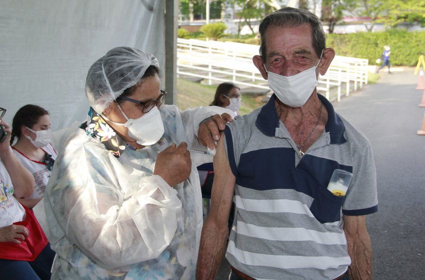 SAÚDE APLICA SEGUNDA E TERCEIRA DOSE DA CORONAVAC, PFIZER E ASTRAZENECA NESTA SEGUNDA-FEIRA