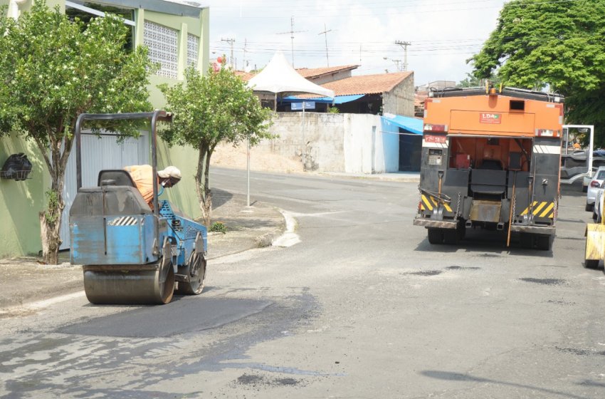 PREFEITURA DE JAGUARIÚNA REALIZA OPERAÇÃO TAPA-BURACOS NESTA TERÇA-FEIRA
